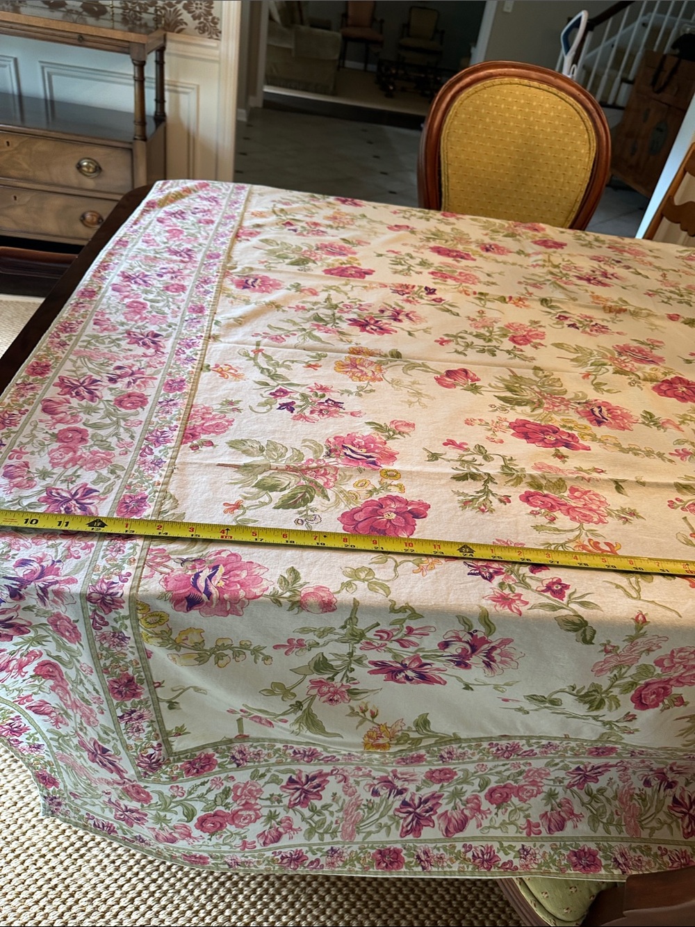 April Cornell approx 59 3/4 x 80 tablecloth - Picture 2 of 7
